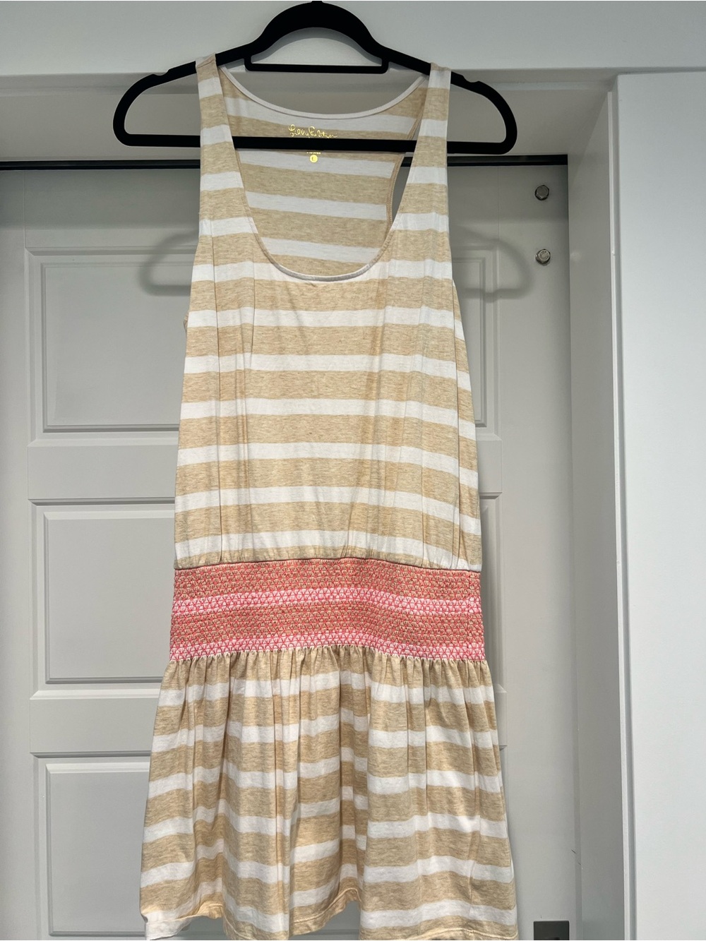 Kids top neckline with stripes